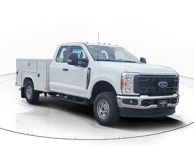 New 2026 Oxford White Ford XL image 3