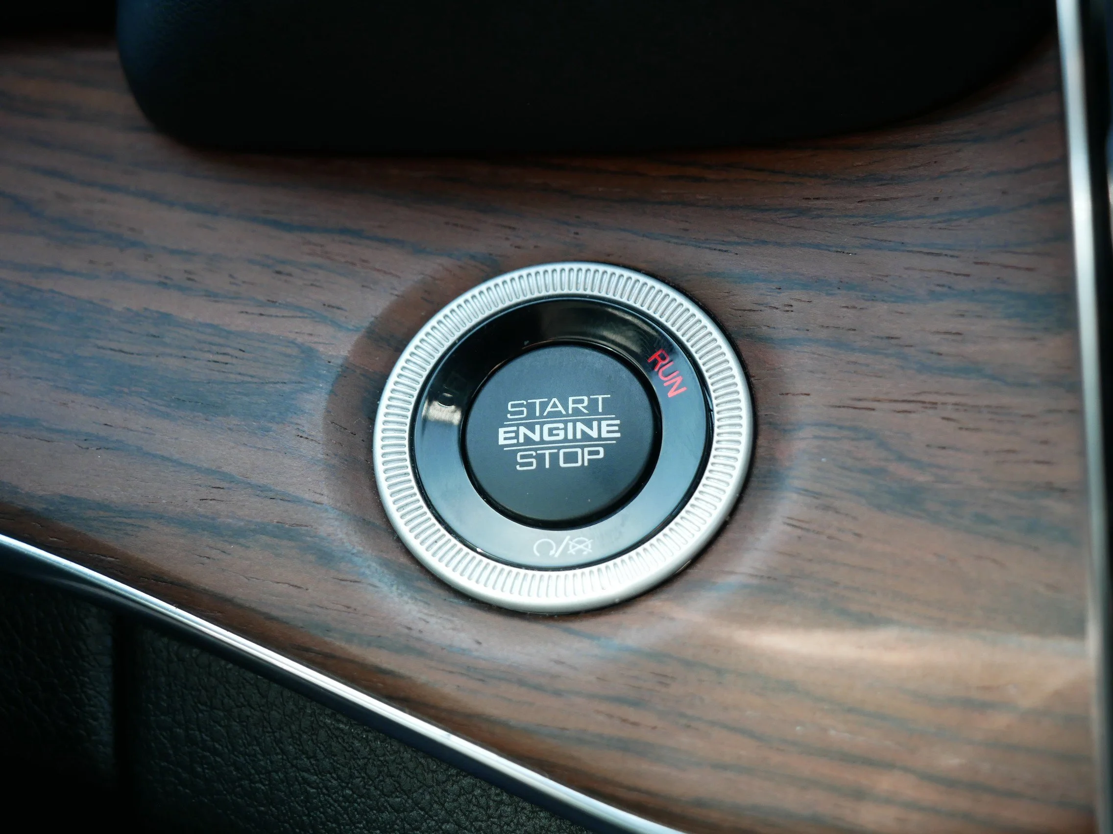 Used 2023 Velvet Red Pearlcoat Jeep Summit image 29