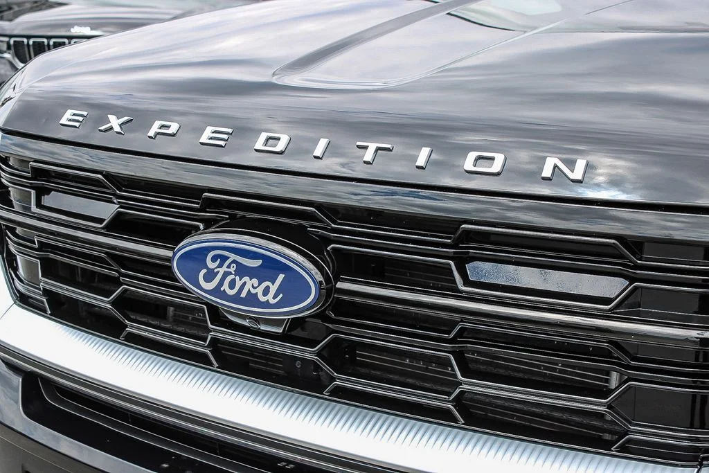 Used 2025 Black Ford Platinum image 6