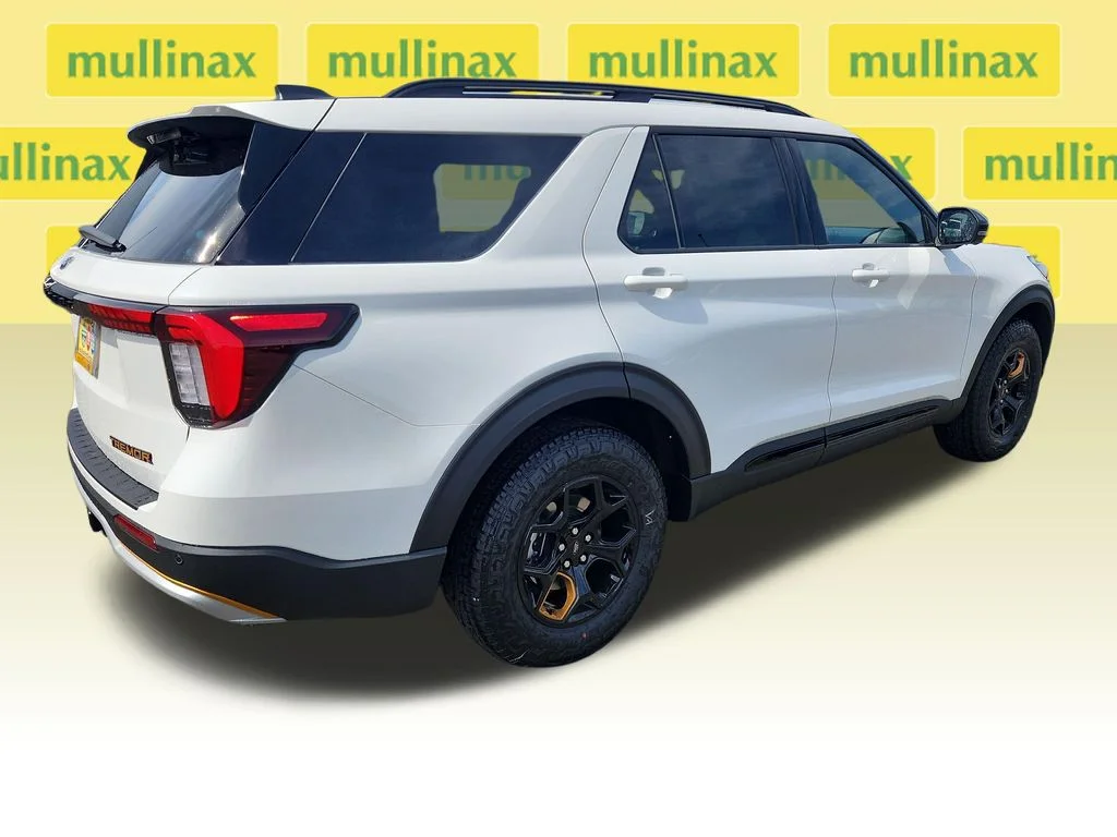 New 2026 White Ford Tremor image 3