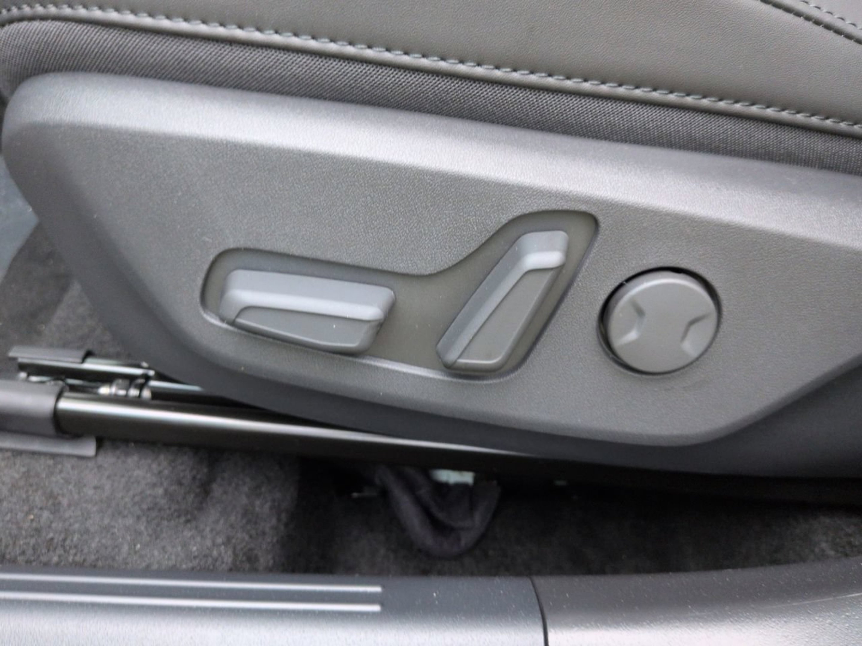 New 2026 Steel Gray Kia EX image 22