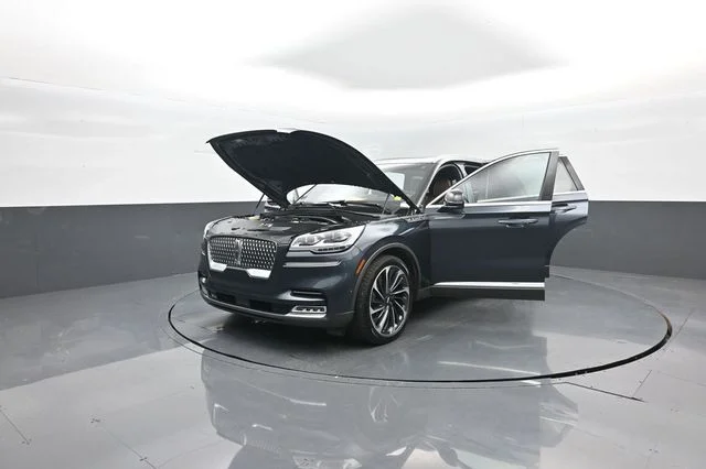 Used 2022 Blue Metallic Lincoln Reserve image 45