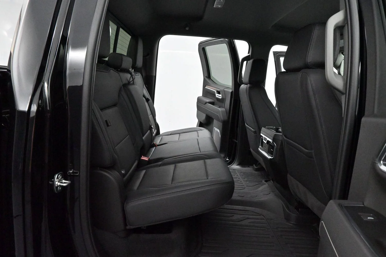 Used 2025 Onyx Black GMC Denali image 36