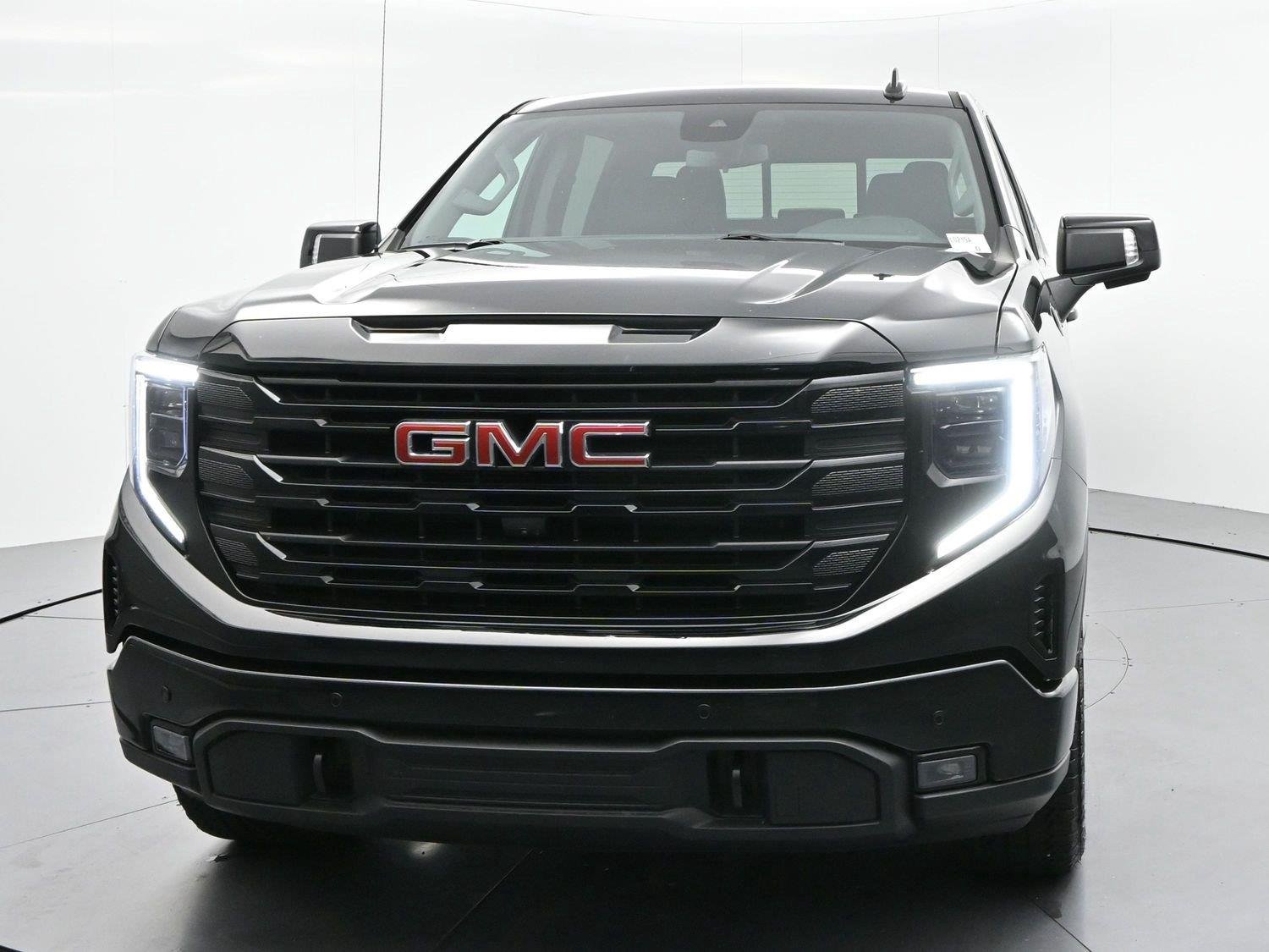 Used 2025 Onyx Black GMC Elevation image 2
