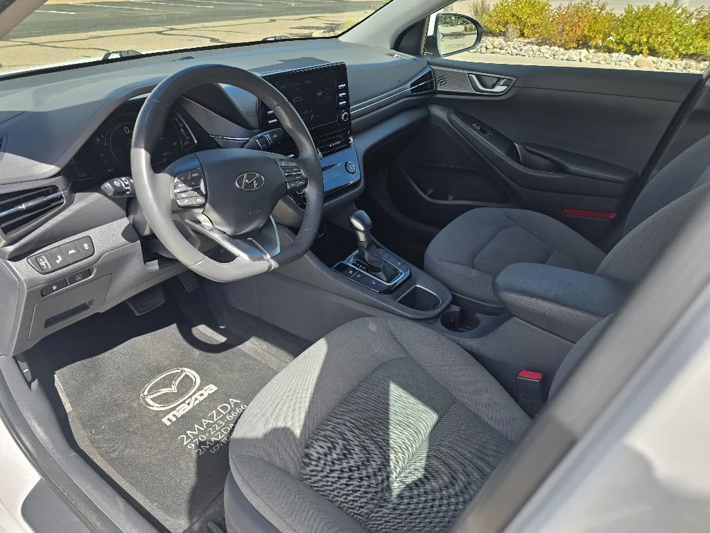 Used 2021 Ceramic White Hyundai SE image 26