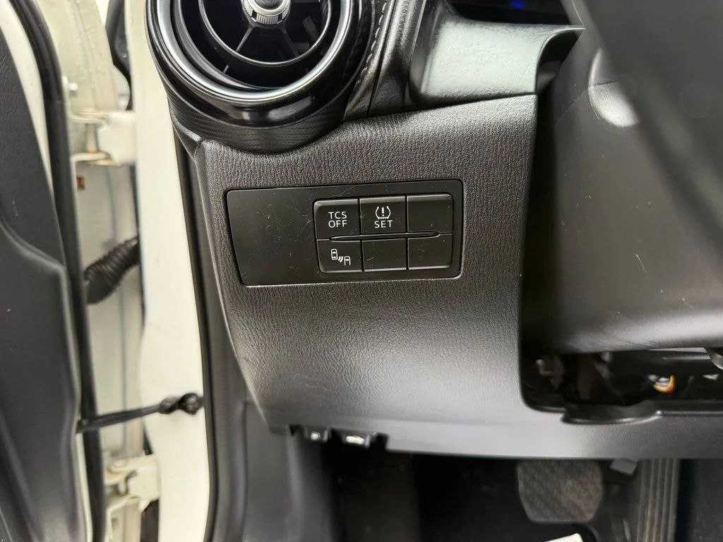 Used 2017 White Mazda Grand Touring image 14