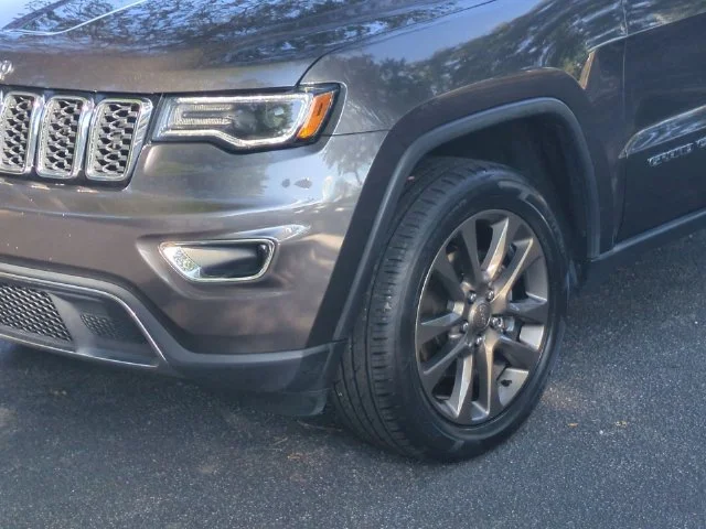 Used 2019 Gray Jeep Limited image 9