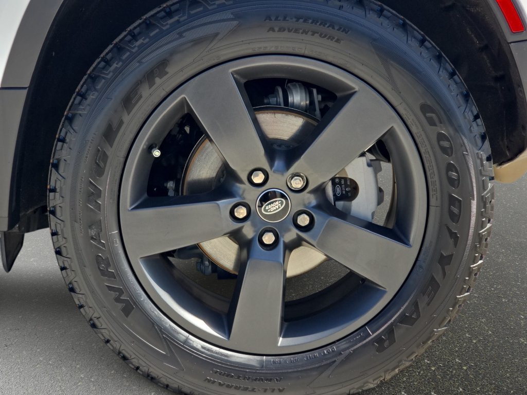 Certified Used 2025 White Land Rover S image 34