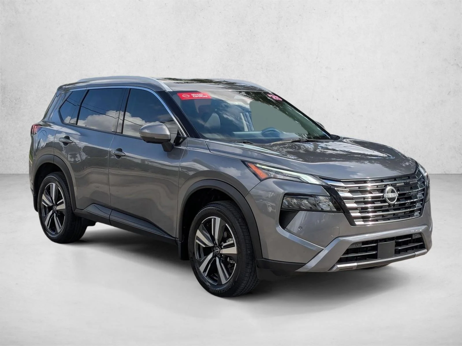 Used 2025 Gun Metallic Nissan SL image 3