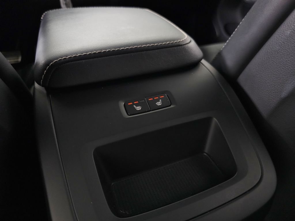 Used 2019 Osmium Gray Metallic Volvo T6 R-Design image 35