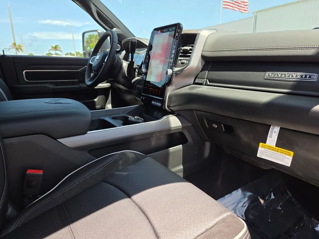 New 2026 Diamond Black Crystal Pearl-Coat Exterior Paint RAM Laramie image 13