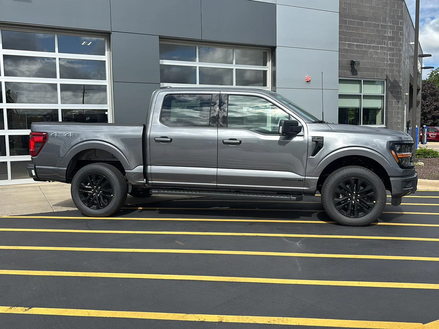 New 2026 Carbonized Gray Metallic Ford XLT image 5
