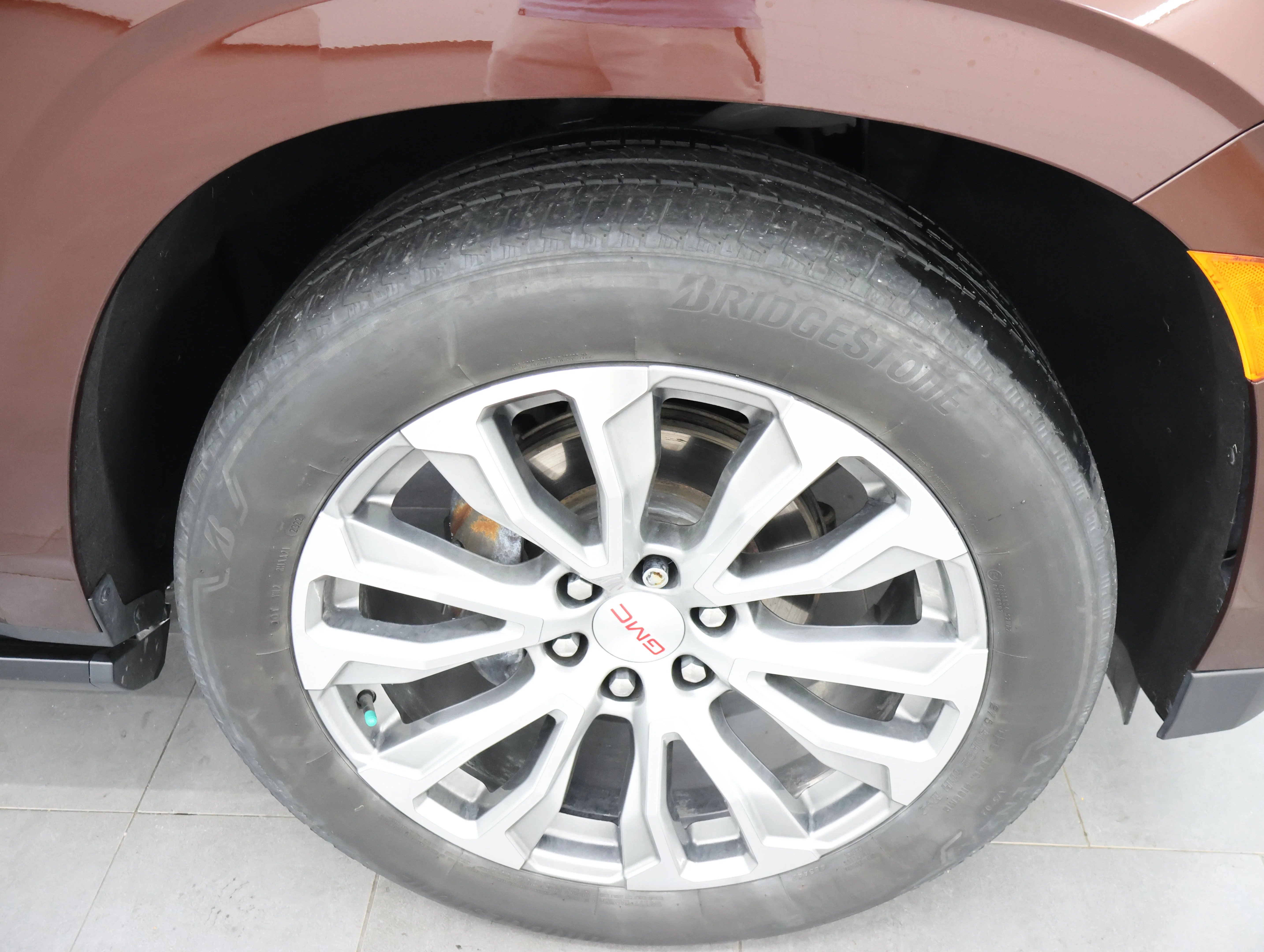 Used 2022 Redwood Metallic GMC Denali image 3