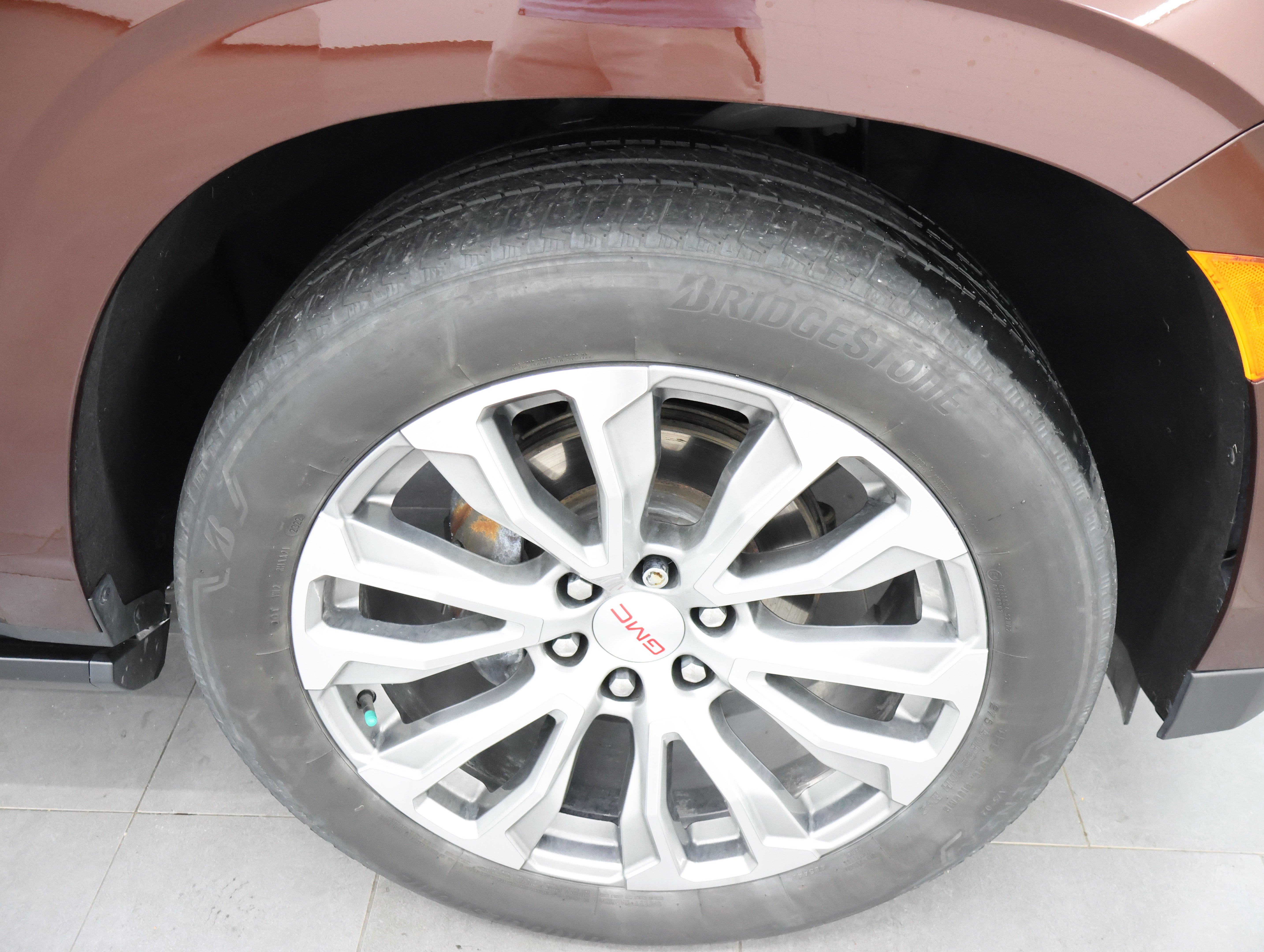 Used 2022 Redwood Metallic GMC Denali image 3