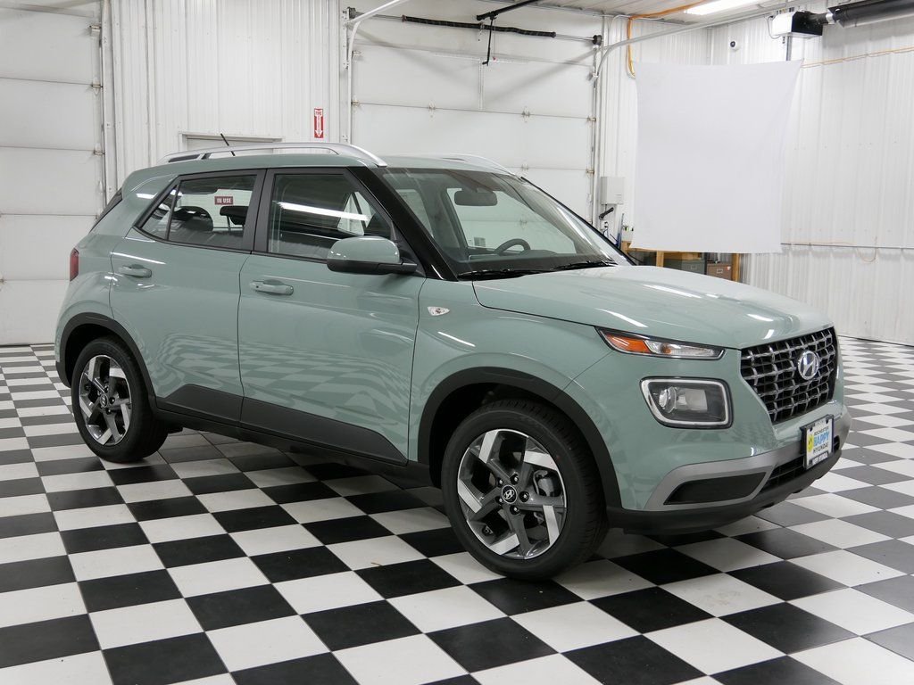 Certified Used 2025 Green Hyundai SEL image 1