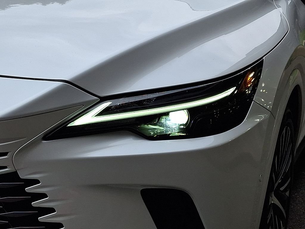 Used 2024 White Lexus 350 Premium Plus image 9