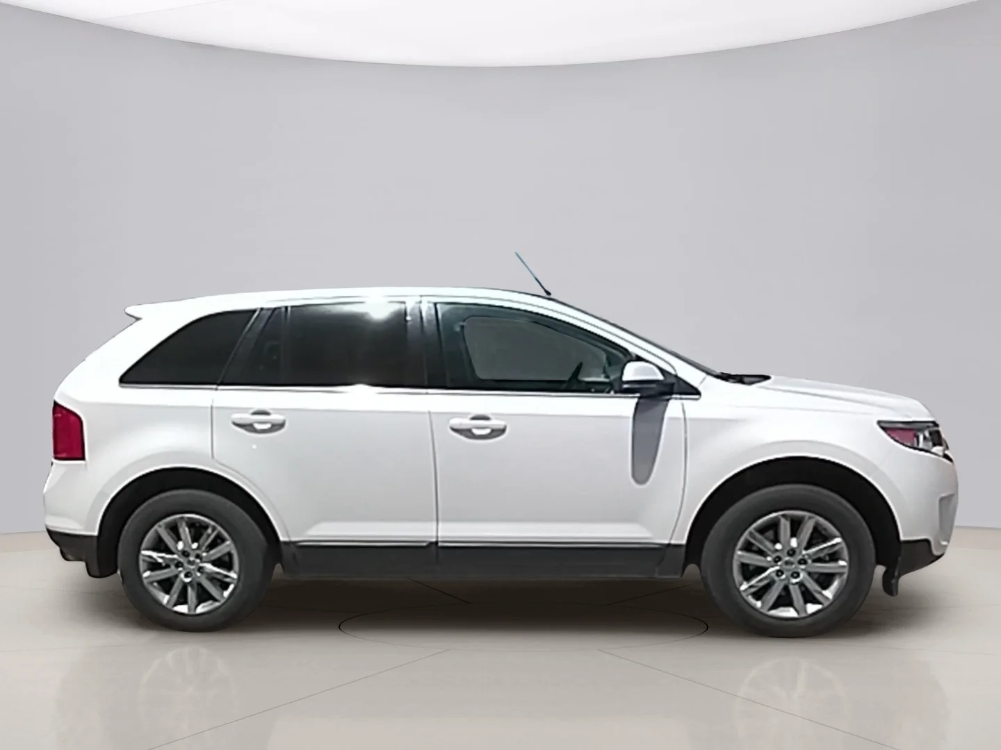 Used 2012 White Ford LIMITED image 4