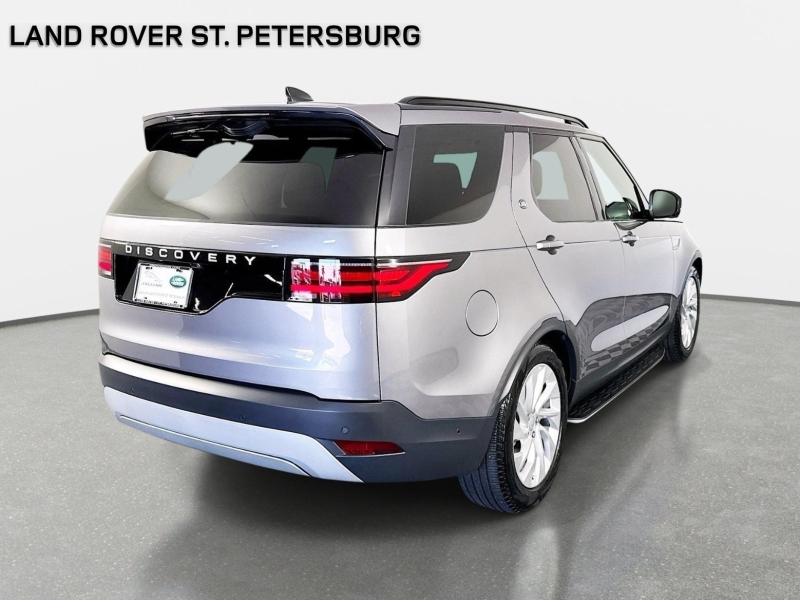 Used 2024 Gray Land Rover S image 7