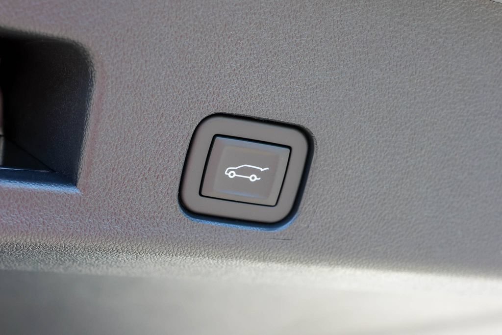 2027 Chevrolet Traverse LT - Photo 9