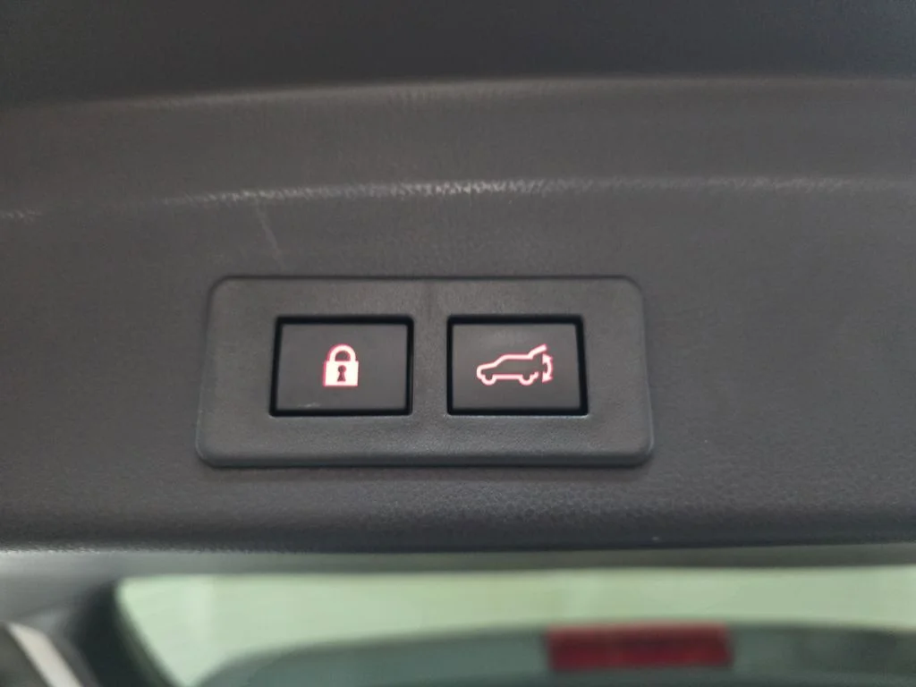 Used 2024 White Subaru Onyx Edition image 17