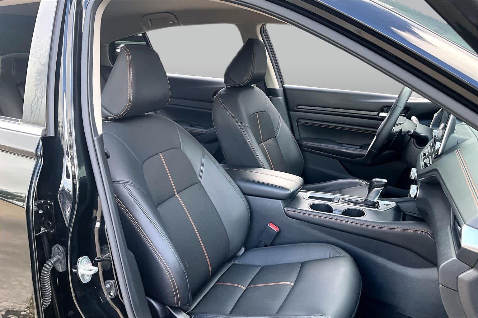 Used 2021 Super Black Nissan 2.5 SR image 9