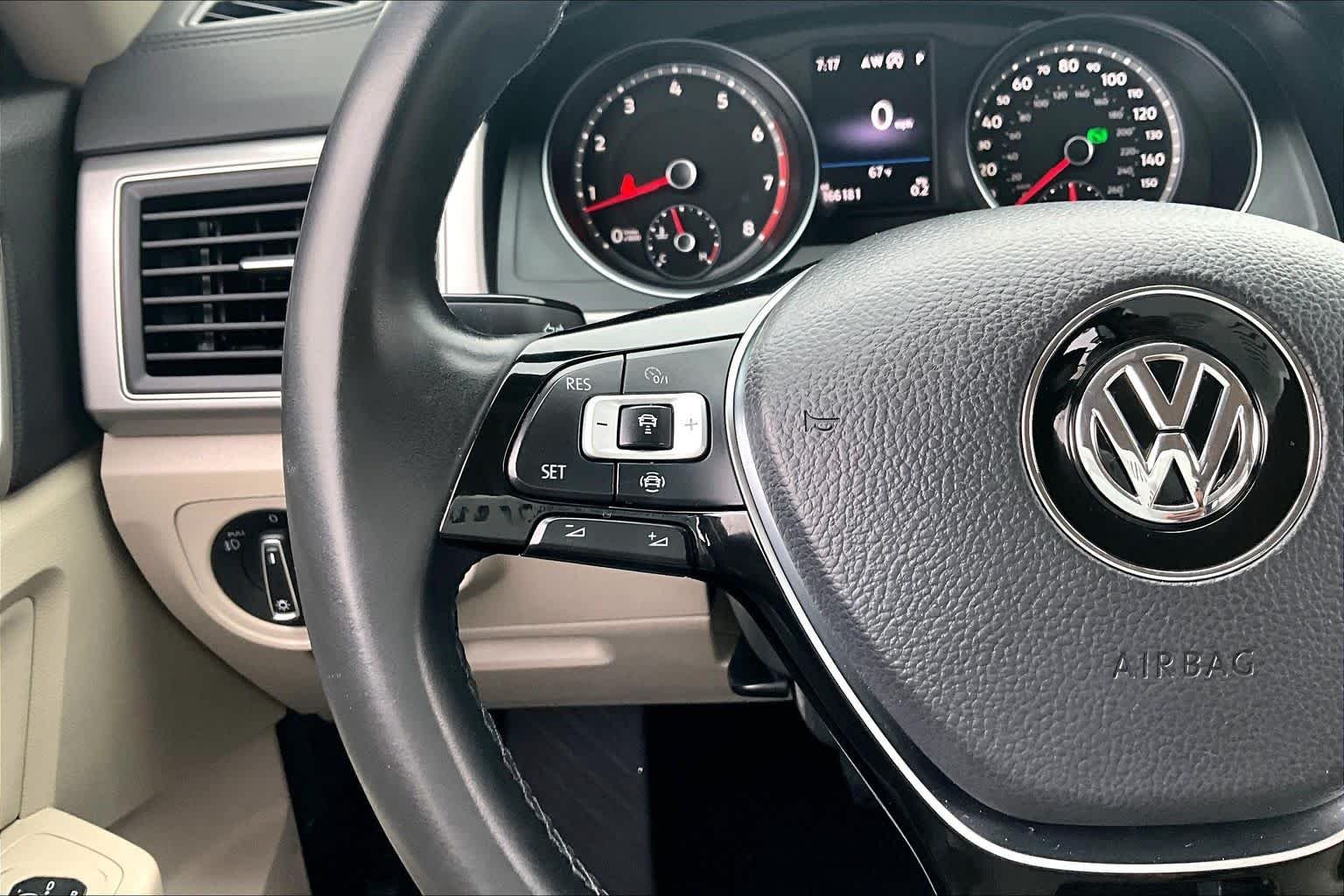Used 2019 Deep Black Pearl Volkswagen 3.6L V6 SE w/Technology image 24