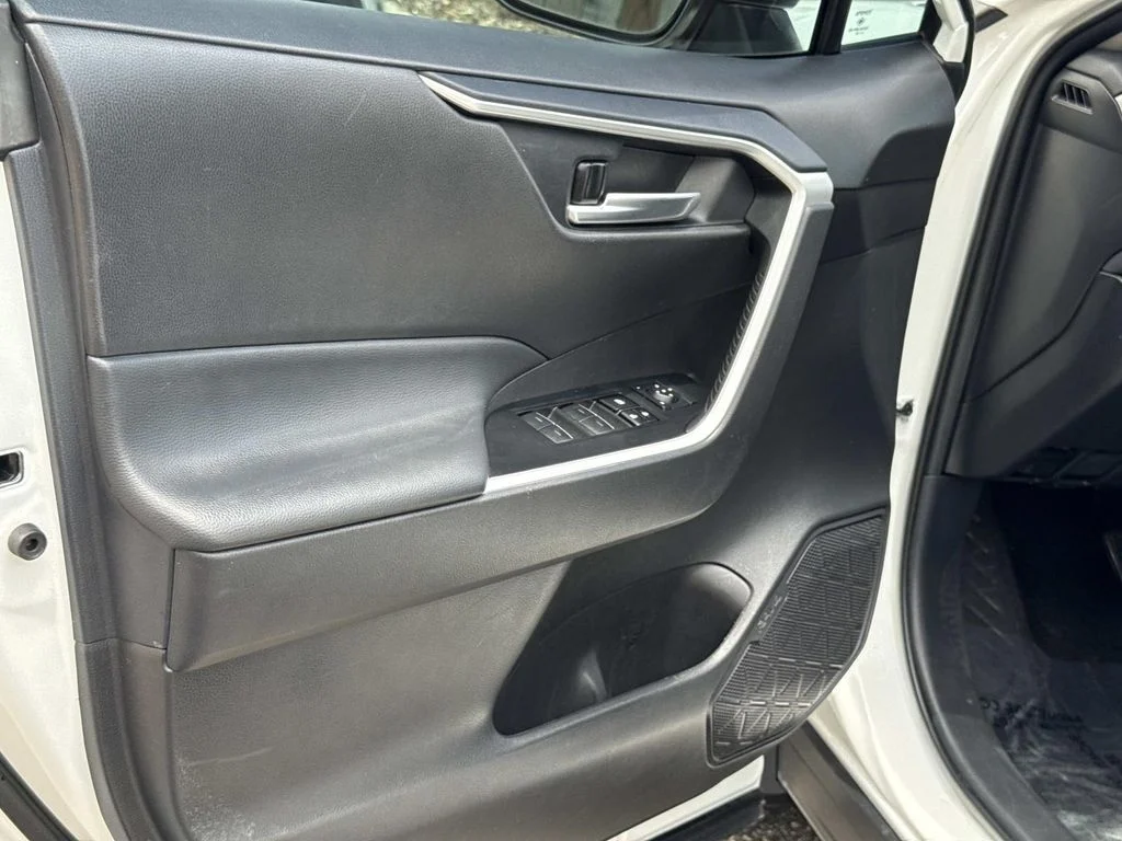Used 2024 White Toyota XLE image 18
