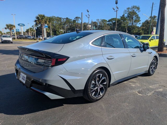 Used 2025 Blue Hyundai SEL image 3