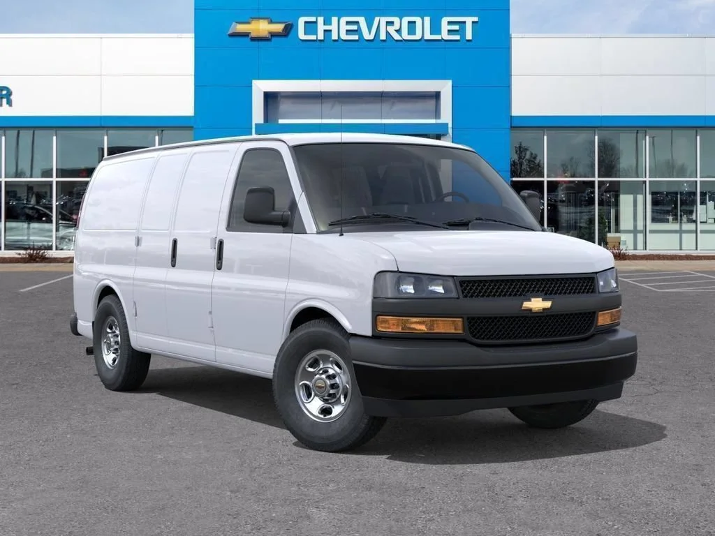 New 2026 Summit White Chevrolet WT image 7