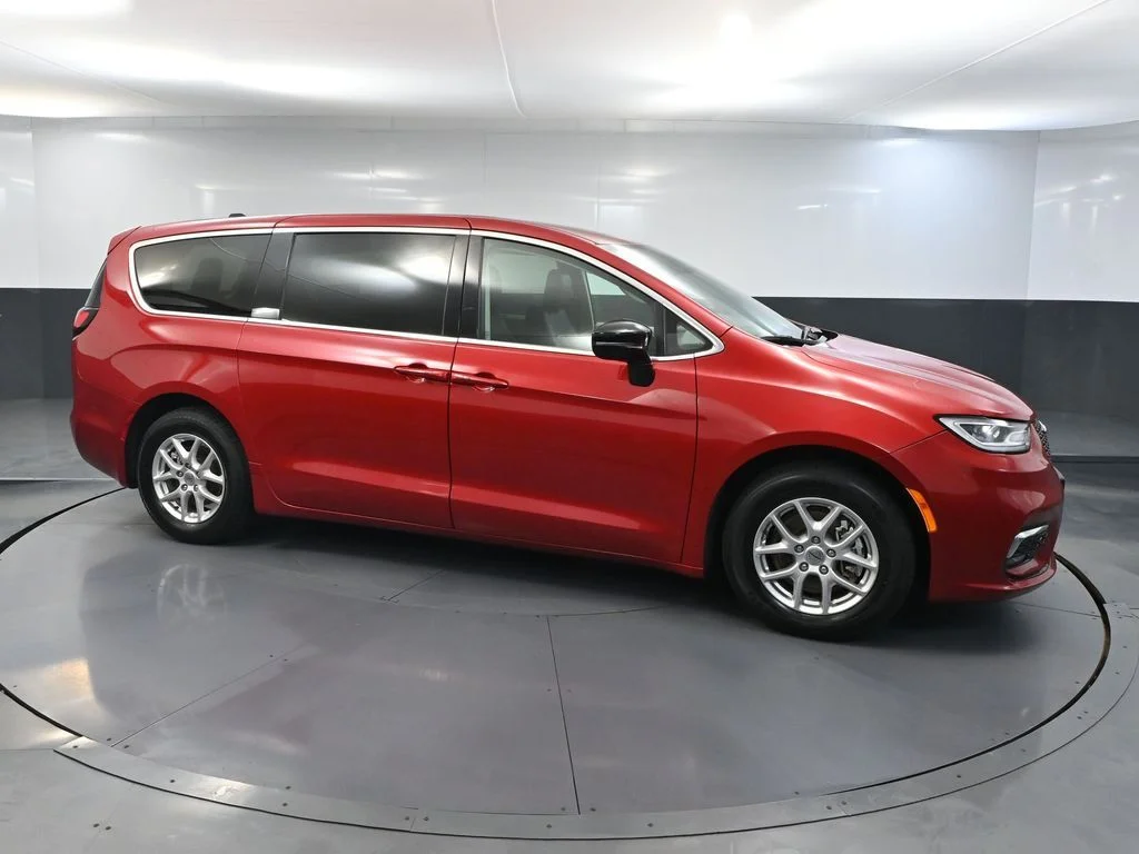 Used 2024 Red Chrysler Touring L image 4