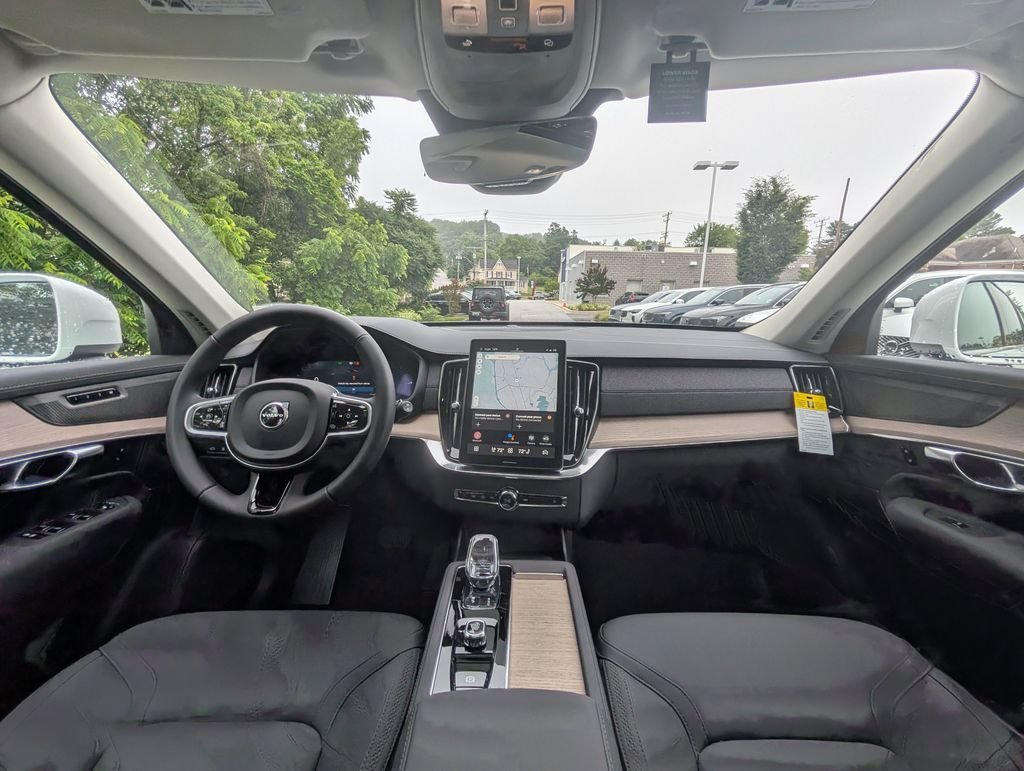 2025 Volvo XC90 Plus - Photo 13