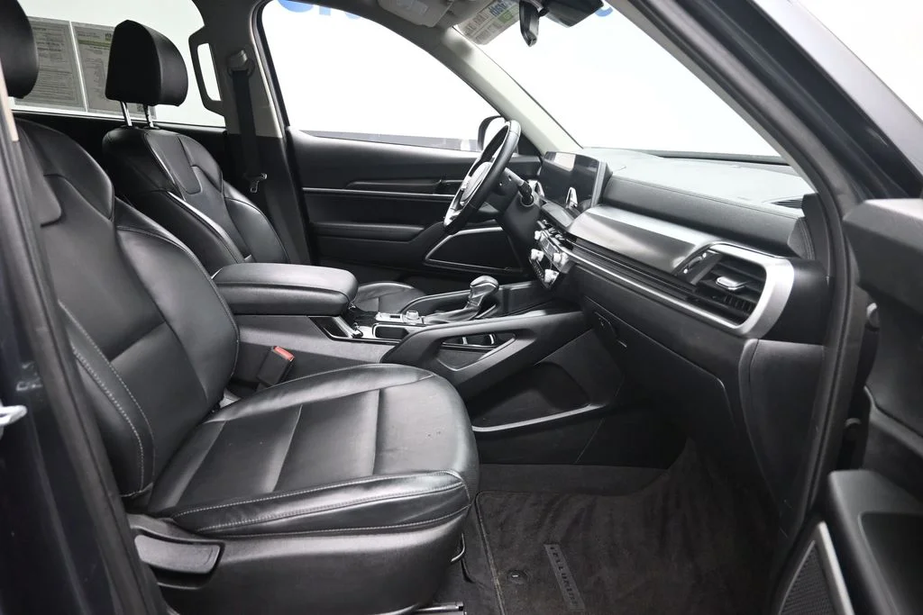 Certified Used 2023 Gray Kia LX image 9
