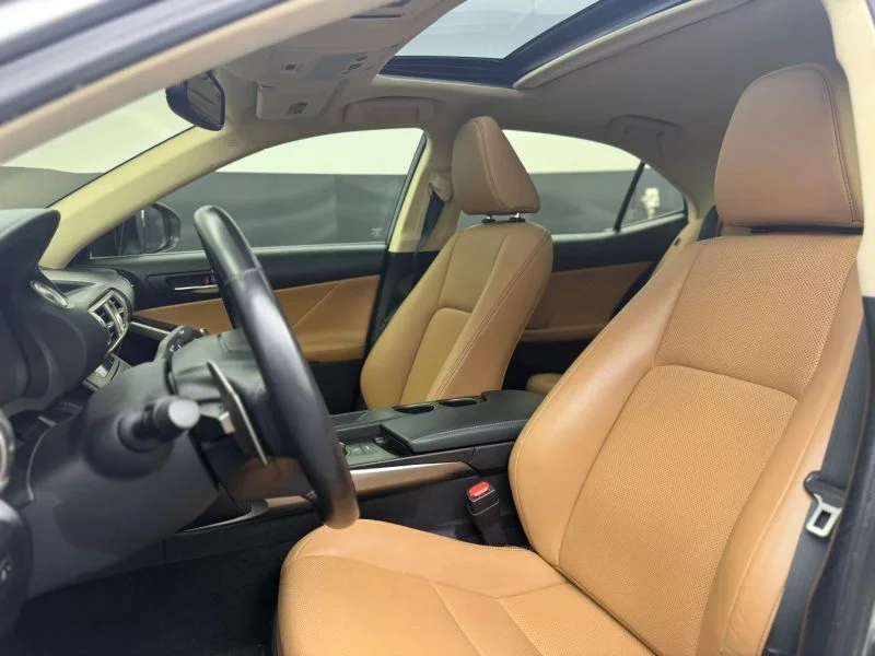2016 Lexus IS 200t - Photo 11