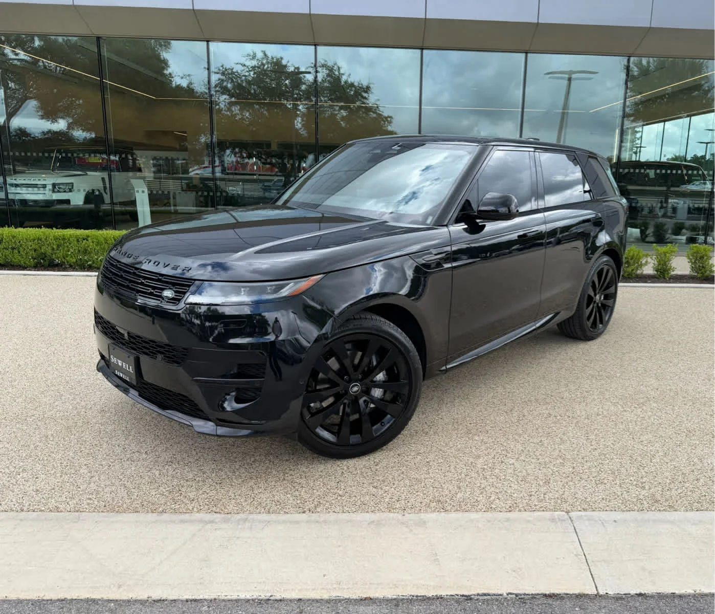 2025 Land Rover Range Rover Sport P460e PHEV Dynamic SE's photo