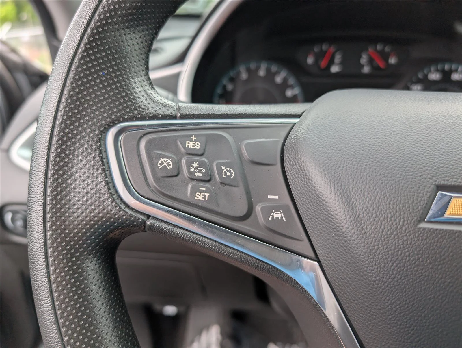 Used 2024 Sterling Gray Metallic Chevrolet 1LT image 25