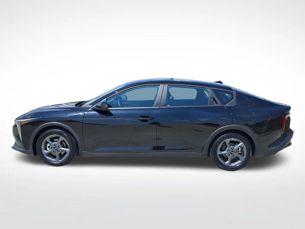 Used 2025 Black Kia LXS image 5