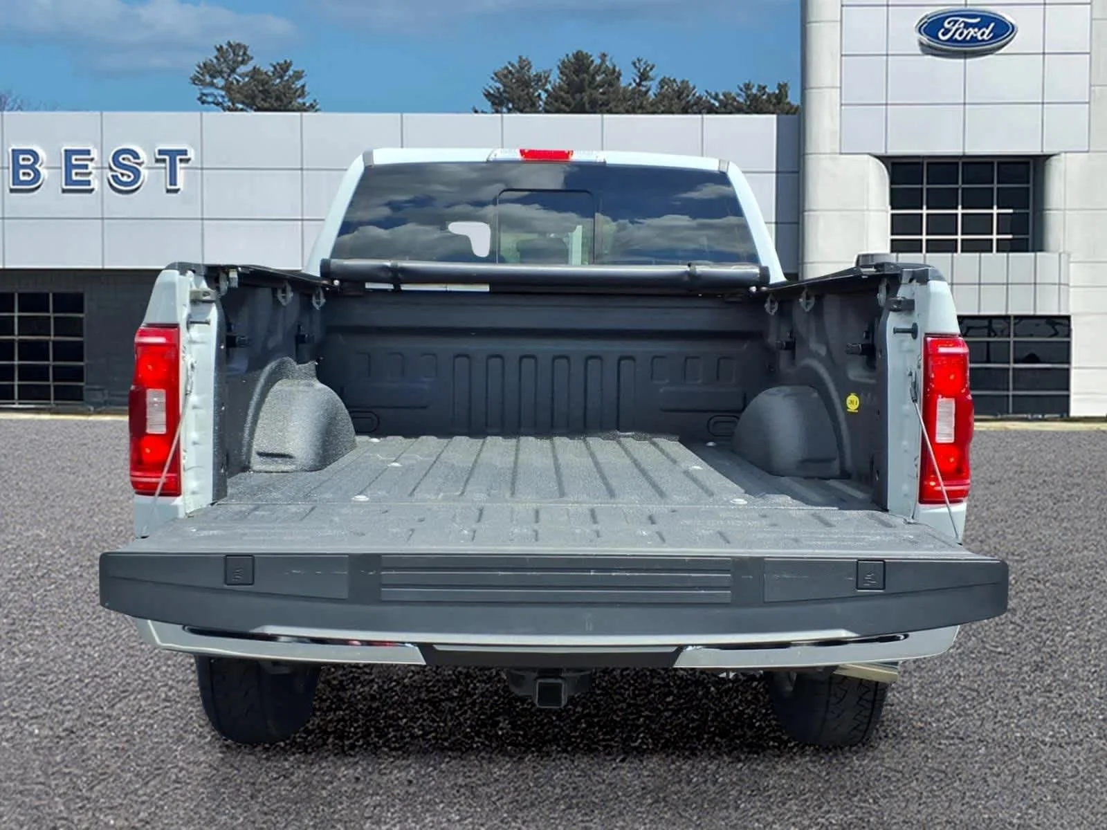 Used 2023 Avalanche Gray Ford XLT image 6