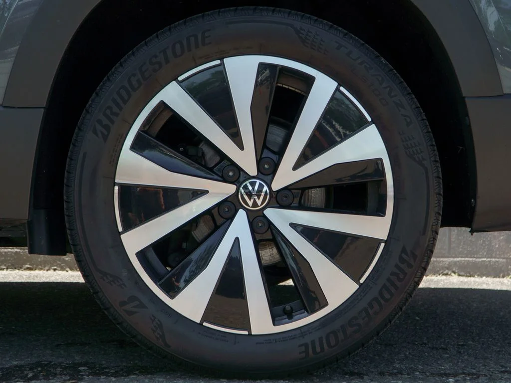 Used 2023 Gray Volkswagen 1.5T SE image 13