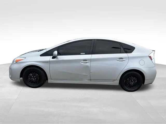 Used 2013 Silver Toyota Three image 4