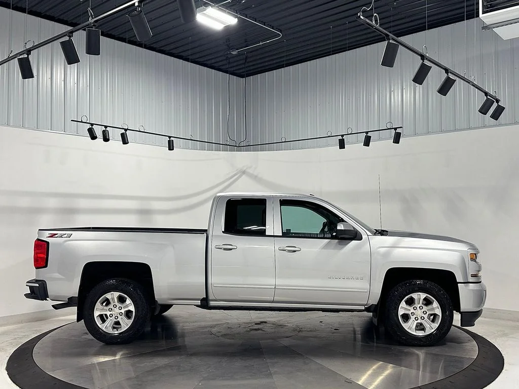 Used 2019 Silver Chevrolet LT image 10