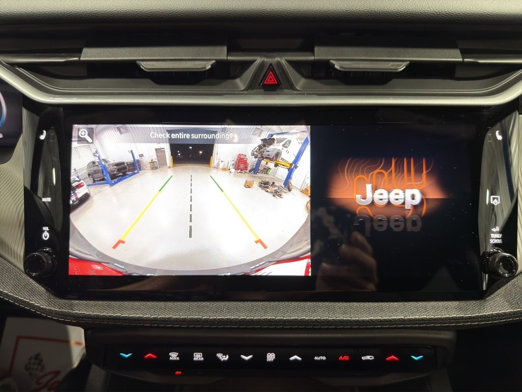 New 2026 Sting-Gray Clear-Coat Exterior Paint Jeep Laredo image 32