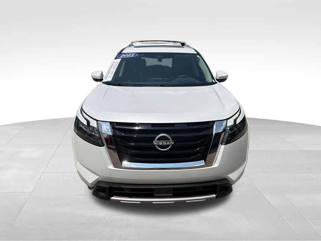 Used 2025 White Nissan Platinum image 8