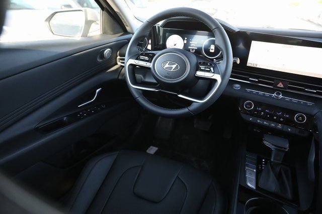 2025 Hyundai Elantra Limited - Photo 29