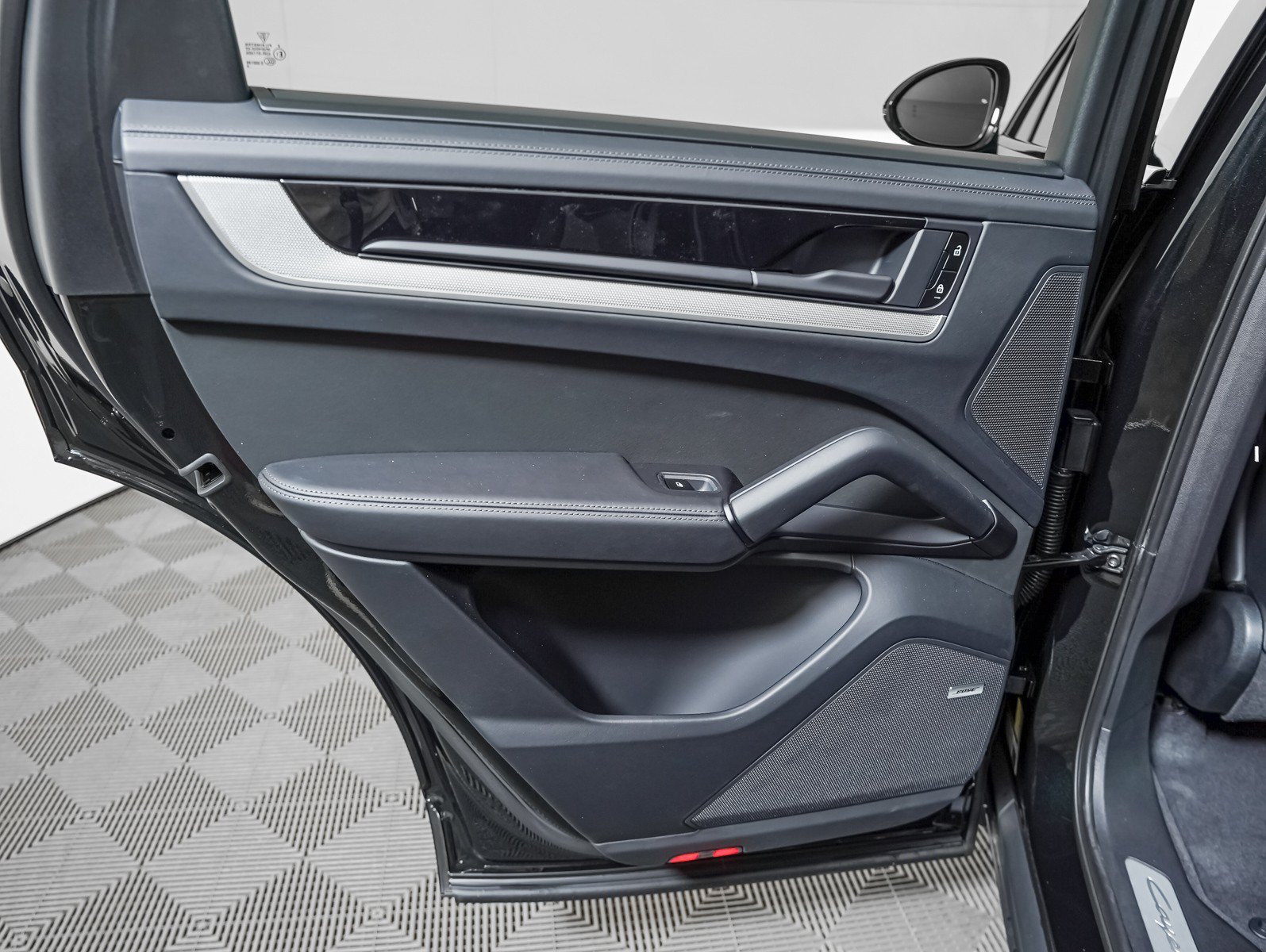 New 2026 CHROMITE BLACK Porsche E-Hybrid Coupe image 28
