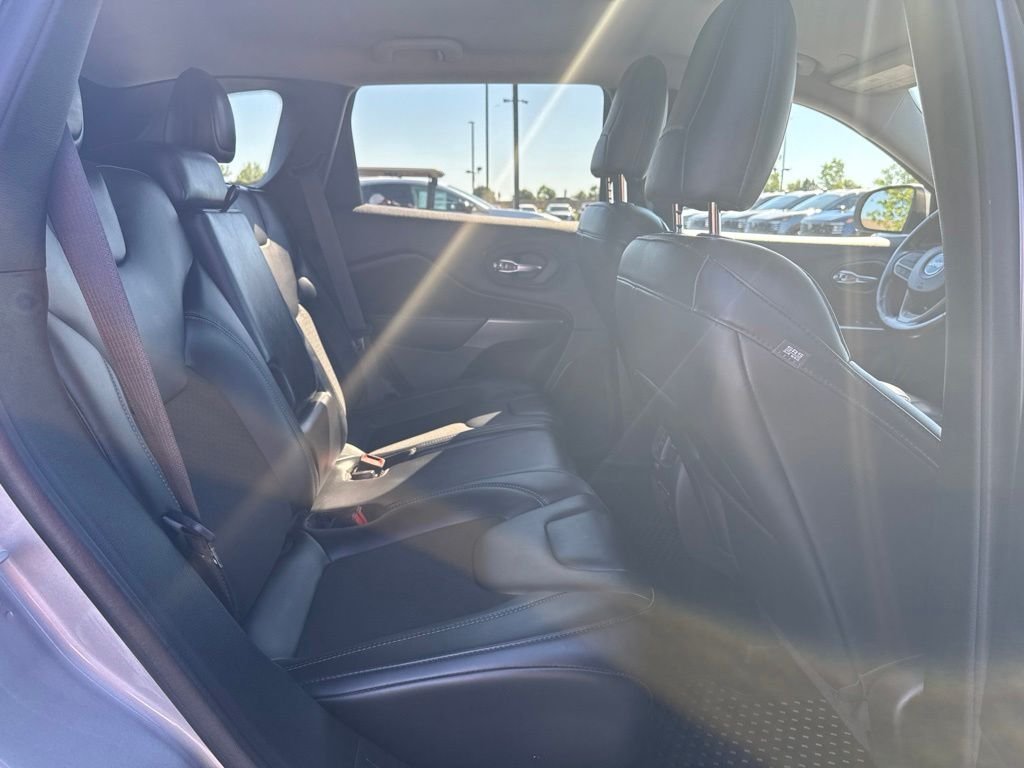 Used 2020 Silver Jeep Latitude Plus image 14