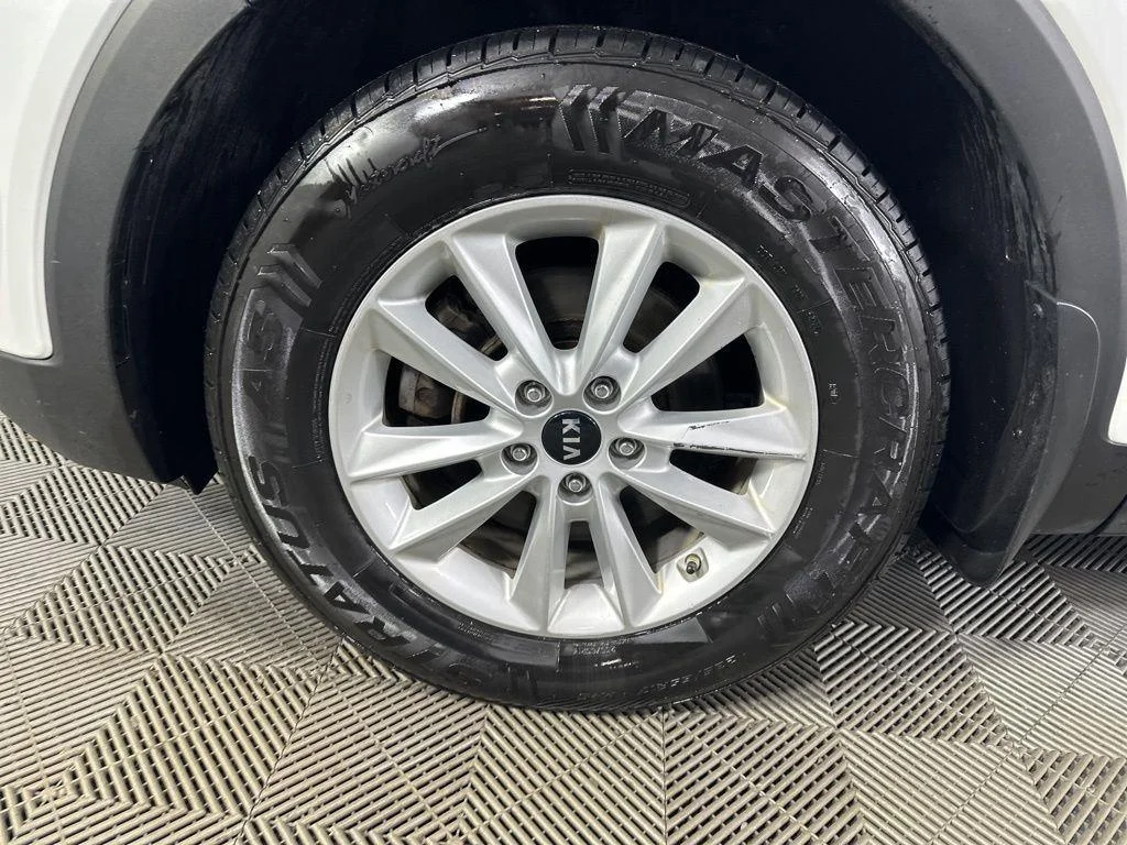 Used 2020 Snow White Pearl Kia LX image 21
