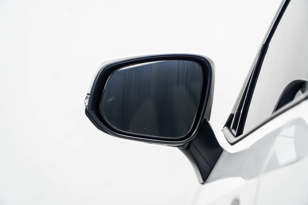 Used 2025 White Toyota XLE image 18