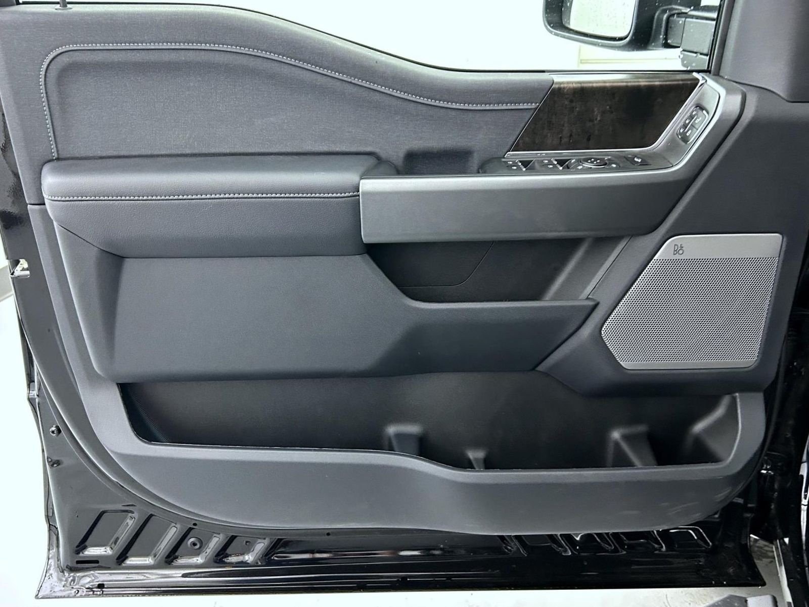 New 2026 Agate Black Metallic Ford Lariat image 9