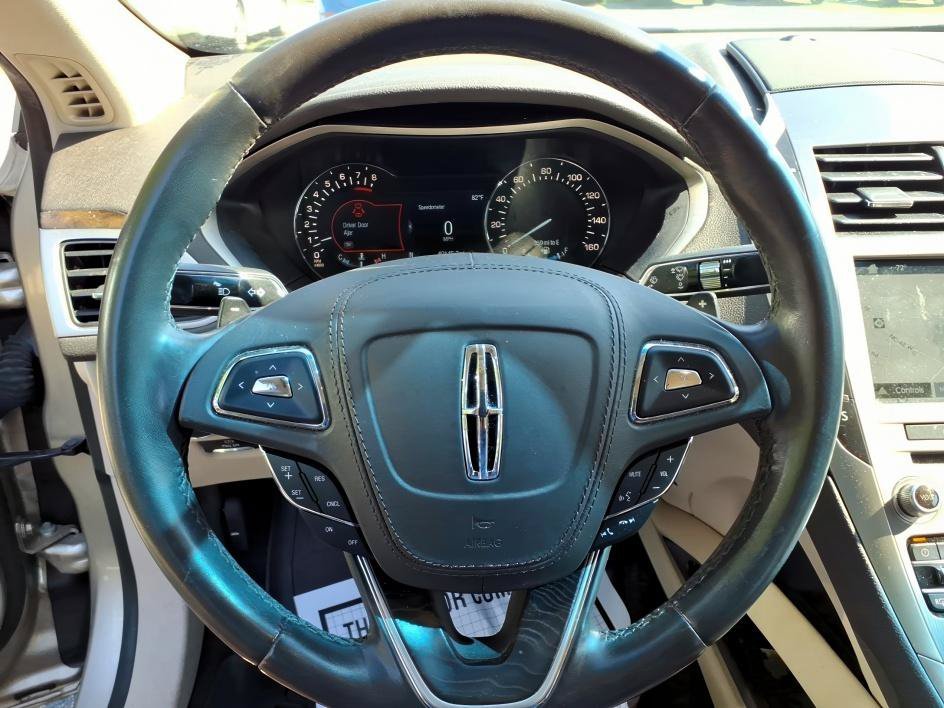 Used 2017 Palladium White Gold Metallic Lincoln Select image 23
