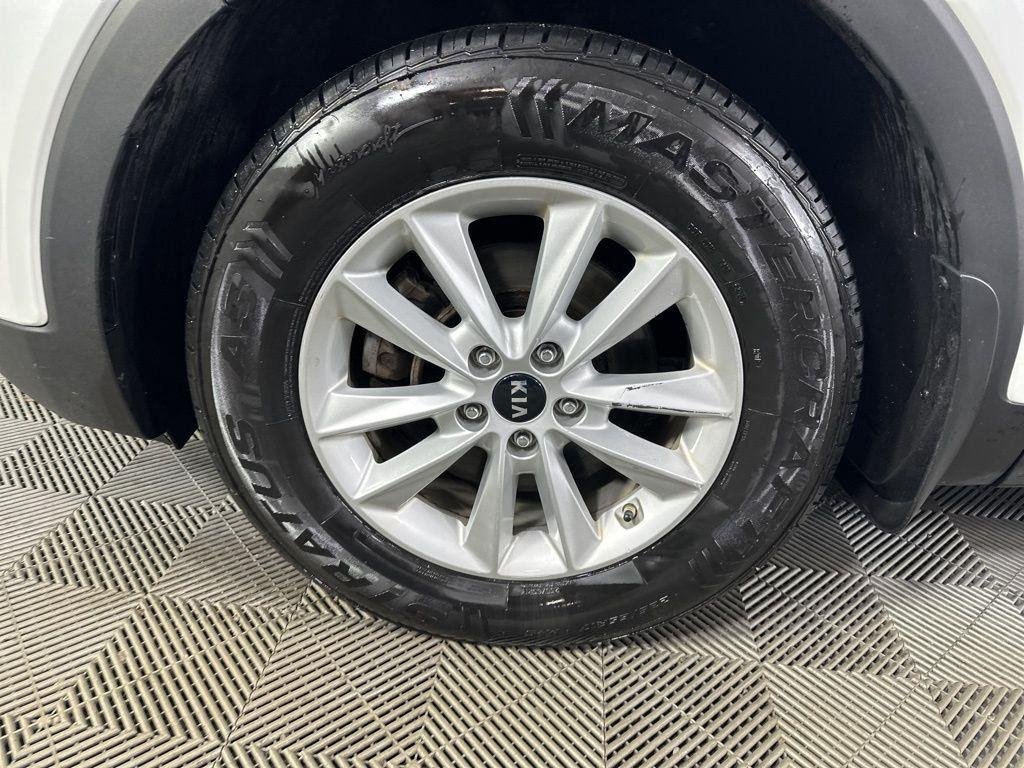 Used 2020 Snow White Pearl Kia LX image 21